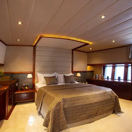 Mavi Yolculuk Botel *